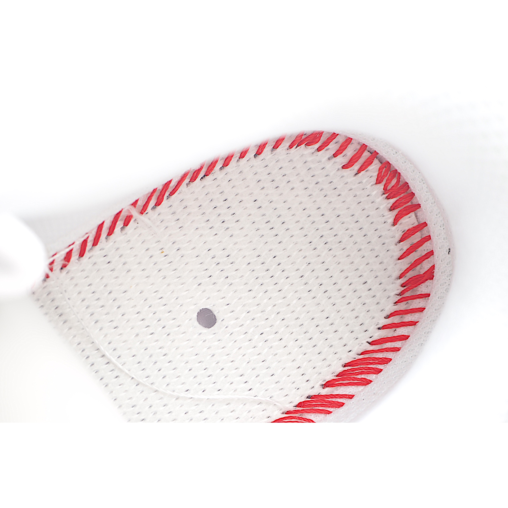 图片[9]-Nike Force 1 Low空军一号低帮儿童板鞋 Air Force 1于1982年推出，由Nike公 司的传奇设计师Bruce Kilgore设计，他摒弃了老旧的帆布鞋风格，突破性的使用内嵌式Air Sole气垫缓震系统，并将其与横跨复古与现代的外型结合，造就出风靡全球三十多年的Air Force 1,有了这个经典，您将获得耐用性，缓冲性和最佳的穿着舒适度。 货号：0100 尺码：22-37.5-选品中心