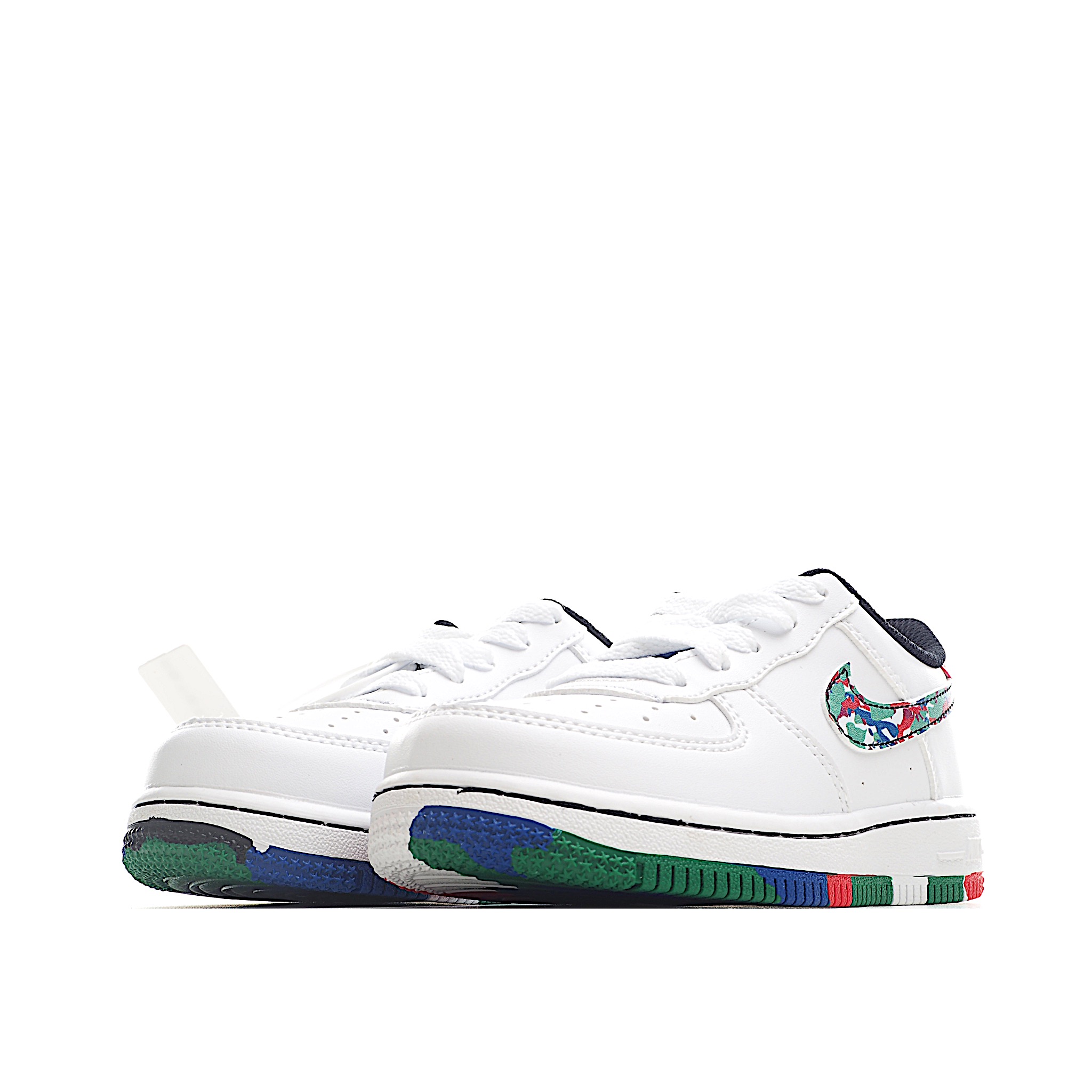 图片[2]-Nike Force 1 Low空军一号低帮儿童板鞋 Air Force 1于1982年推出，由Nike公 司的传奇设计师Bruce Kilgore设计，他摒弃了老旧的帆布鞋风格，突破性的使用内嵌式Air Sole气垫缓震系统，并将其与横跨复古与现代的外型结合，造就出风靡全球三十多年的Air Force 1,有了这个经典，您将获得耐用性，缓冲性和最佳的穿着舒适度。 货号：2100 尺码：22-37.5-选品中心