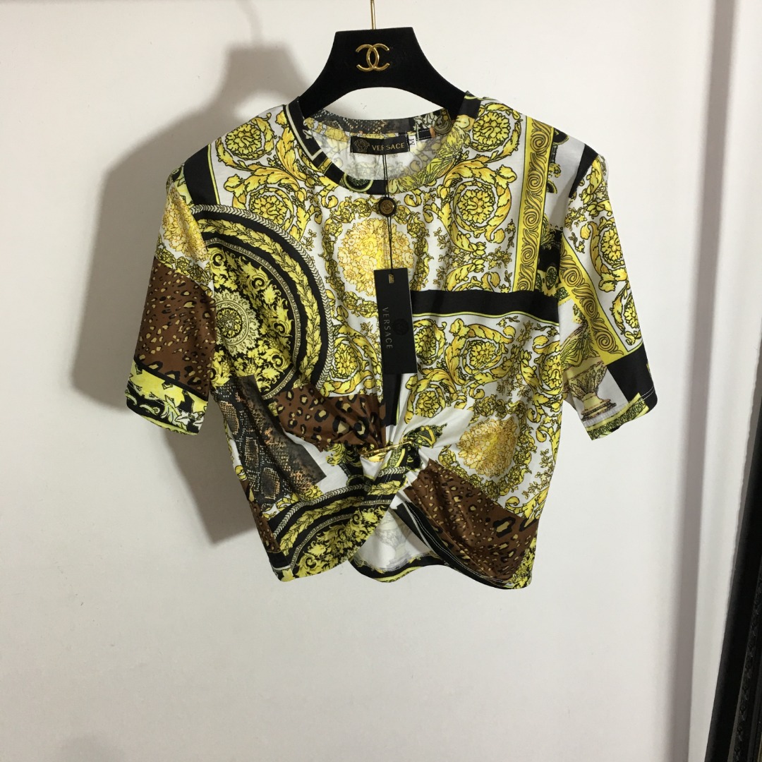 NO:743827,Style No. 5334 Versac* new leopard print color block retro pattern print pin waist short navel-baring short-sleeved T-shirt, yellow, S-XL, [M size; shoulder width 39, bust 90, sleeve length 20, length 35-48], Versace-clothing,versace,versace,T-shirt,tees,t-shirt,19860909款号5334 Versac*新款 豹纹拼色复古花纹印花 别针收腰短款露脐短袖T恤,黄色,S-XL,【M码；肩宽39,胸围90,袖长20,衣长35-48】,范思哲-服装,versace,versace,T-shirt,tees，t-shirt,,Women's clothing