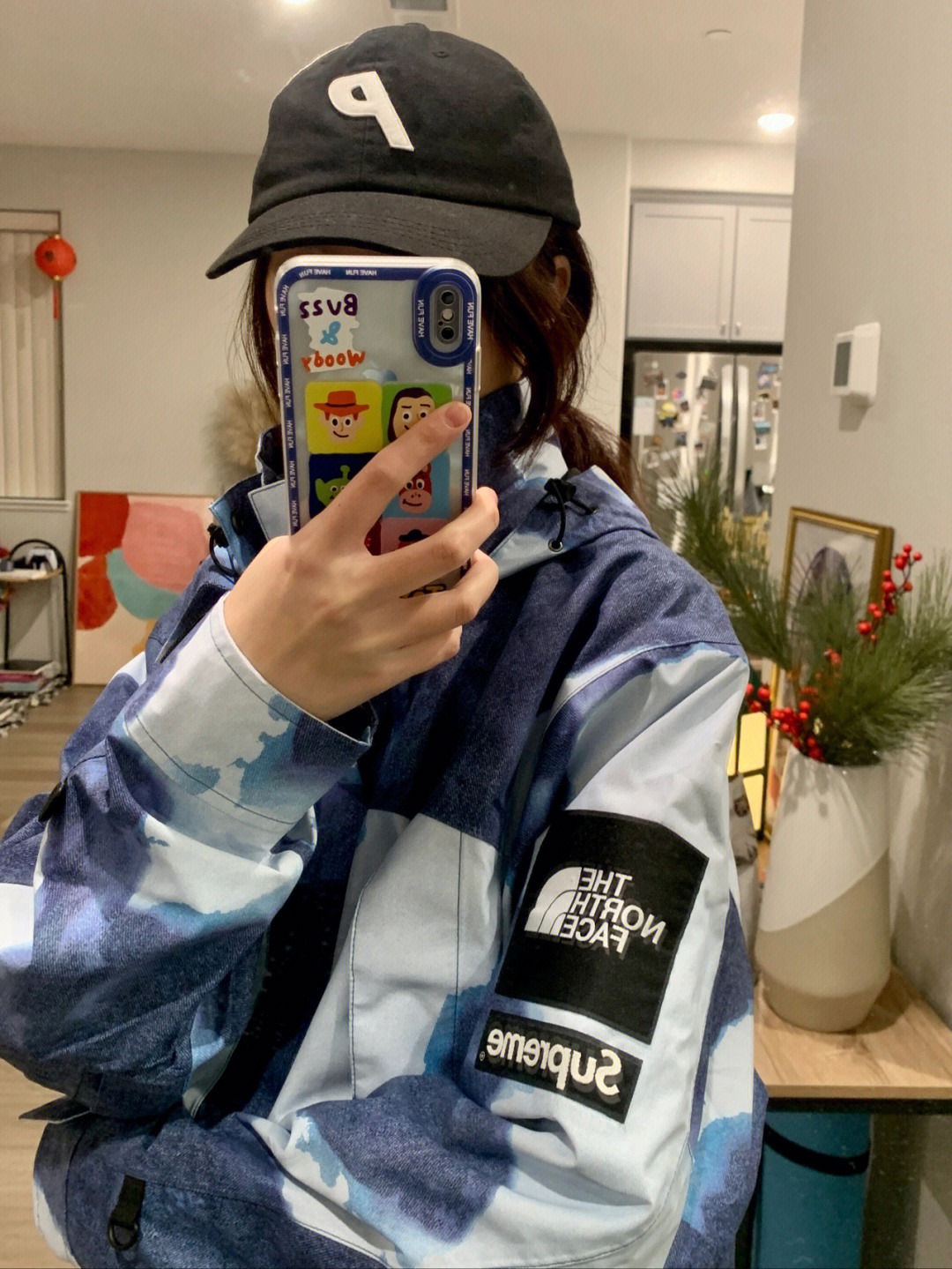 TNF联名这几个品牌合作中颜值比较高，每一件衣服都不一样 一如既往的防水防风，不管是出街还是户外都很百搭！