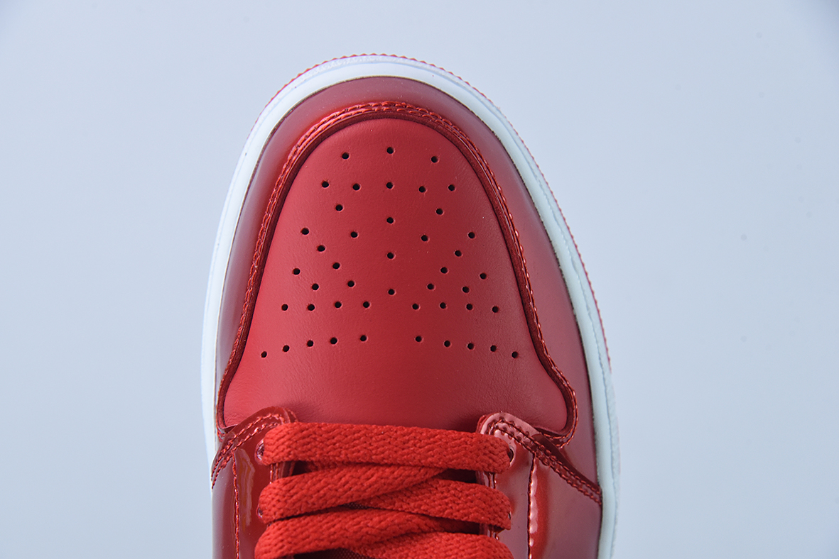 Air Jordan AJ1 Mid 中帮 红色漆皮男女同款篮球鞋 货号：DH5894-600