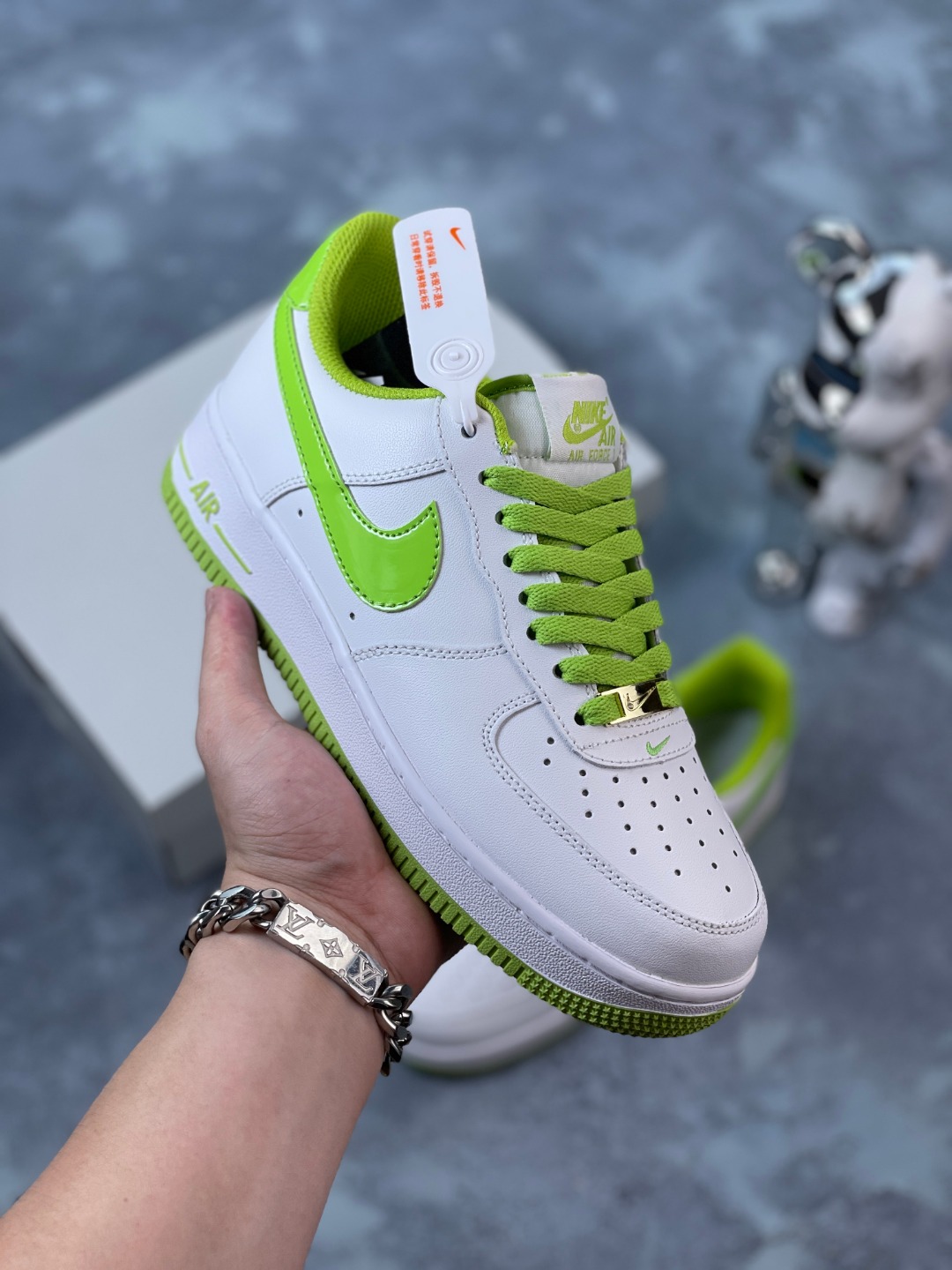 Nike Air Force 1 '07 Low blanco y verde, Air Force One low top versátil casual deportivo skate shoes. Amortiguación sua…