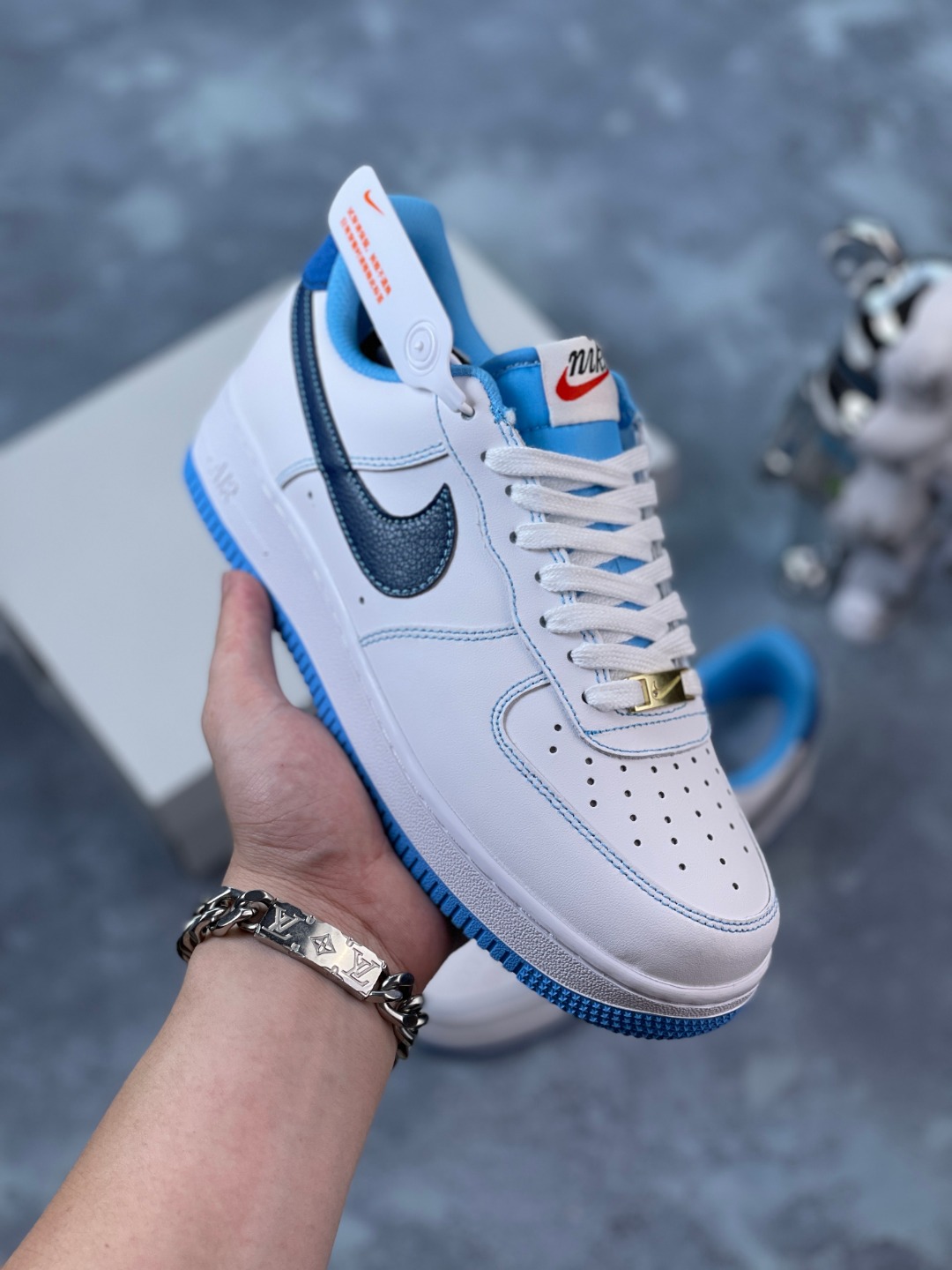 Nike Air Force 1 Low '07 "First Use" nivel de empresa, lanzamiento oficial, líneas de swoosh blanco y rojo, A…