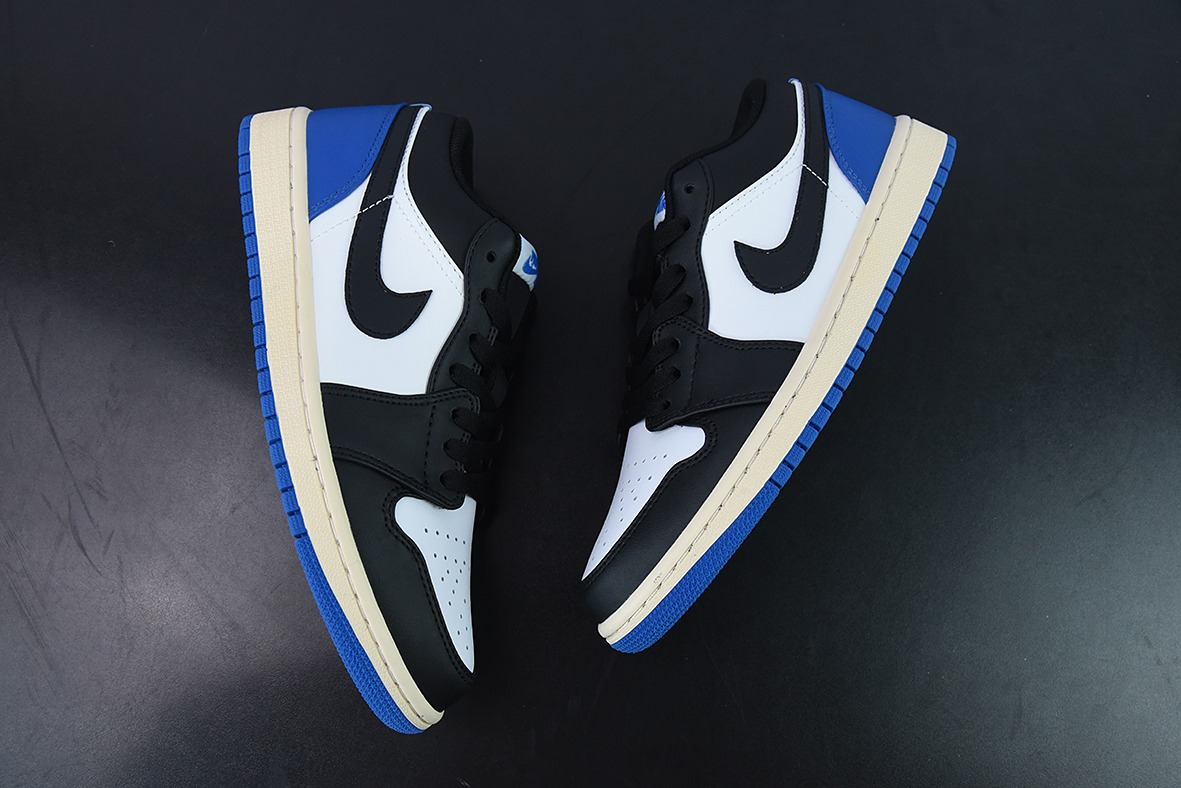 Air Jordan 1 Low AJ1 乔1黑蓝 鬼脸男女同款休闲板鞋 货号： DM7078-110
