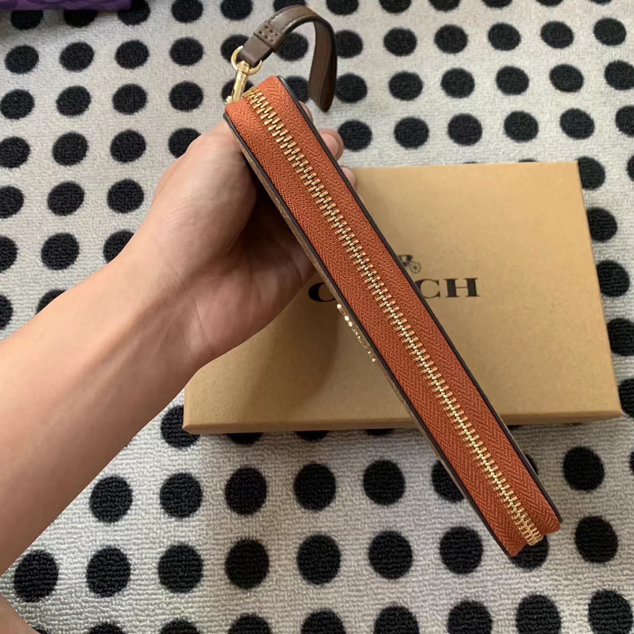 Coach ～COACH 女士手挽錢包 C4452 尺寸：20*10*2CM