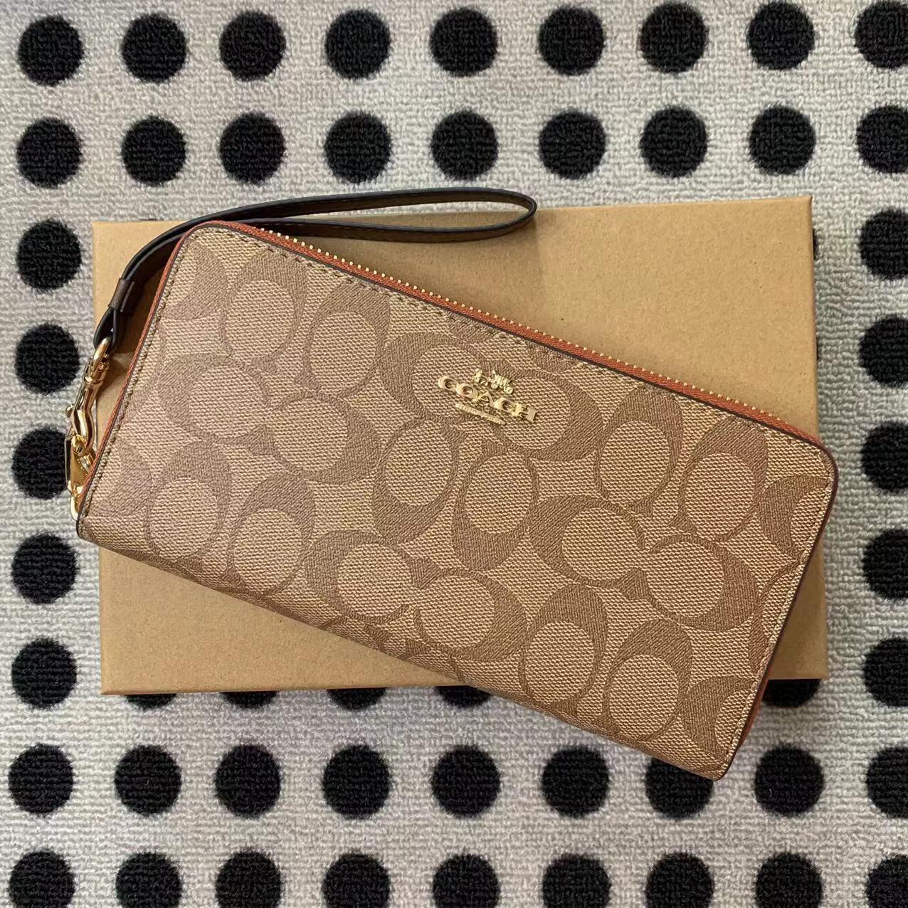 Coach ～COACH 女士手挽錢包 C4452 尺寸：20*10*2CM