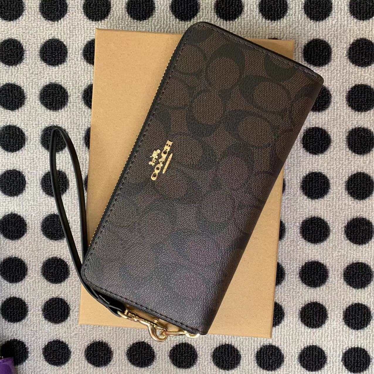 Coach ～COACH 女士手挽錢包 C4452 尺寸：20*10*2CM
