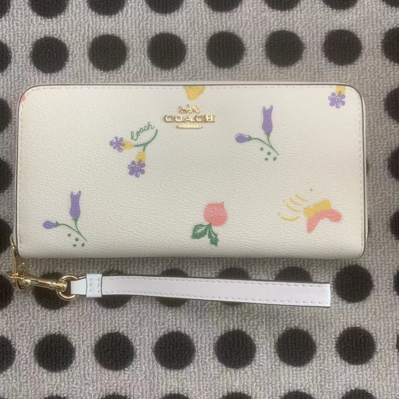 Coach ～COACH 女士手挽錢包 C8336