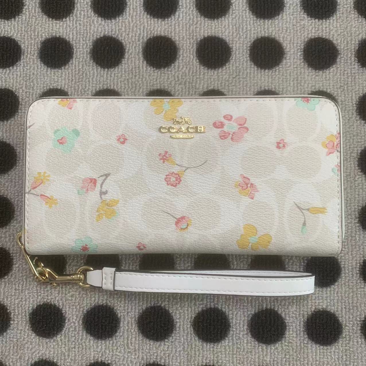 Coach ～COACH 女士手挽錢包 C8695