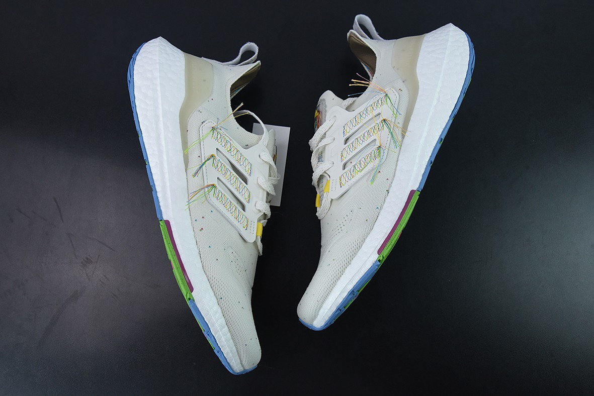 AD 阿迪 Ultra Boost UB22 超弹力爆米花中底休闲跑步鞋 货号：HQ3731