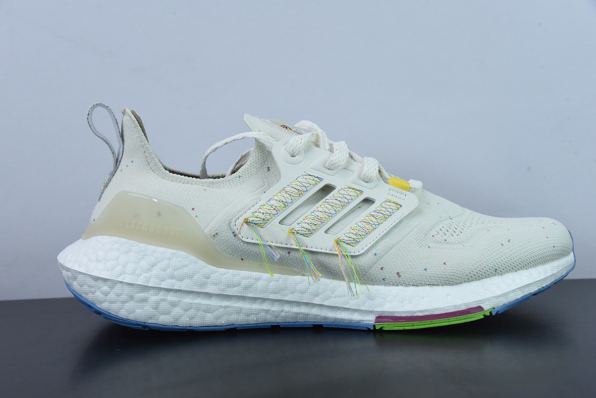AD 阿迪 Ultra Boost UB22 超弹力爆米花中底休闲跑步鞋 货号：HQ3731