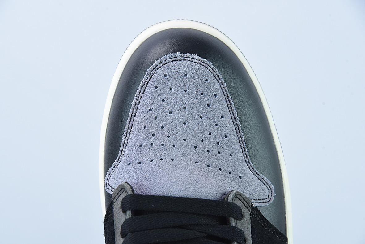 Air Jordan 1 Mid "Inside Out" 整体以深蓝色为主色调反转黑灰货号:DM9652-001