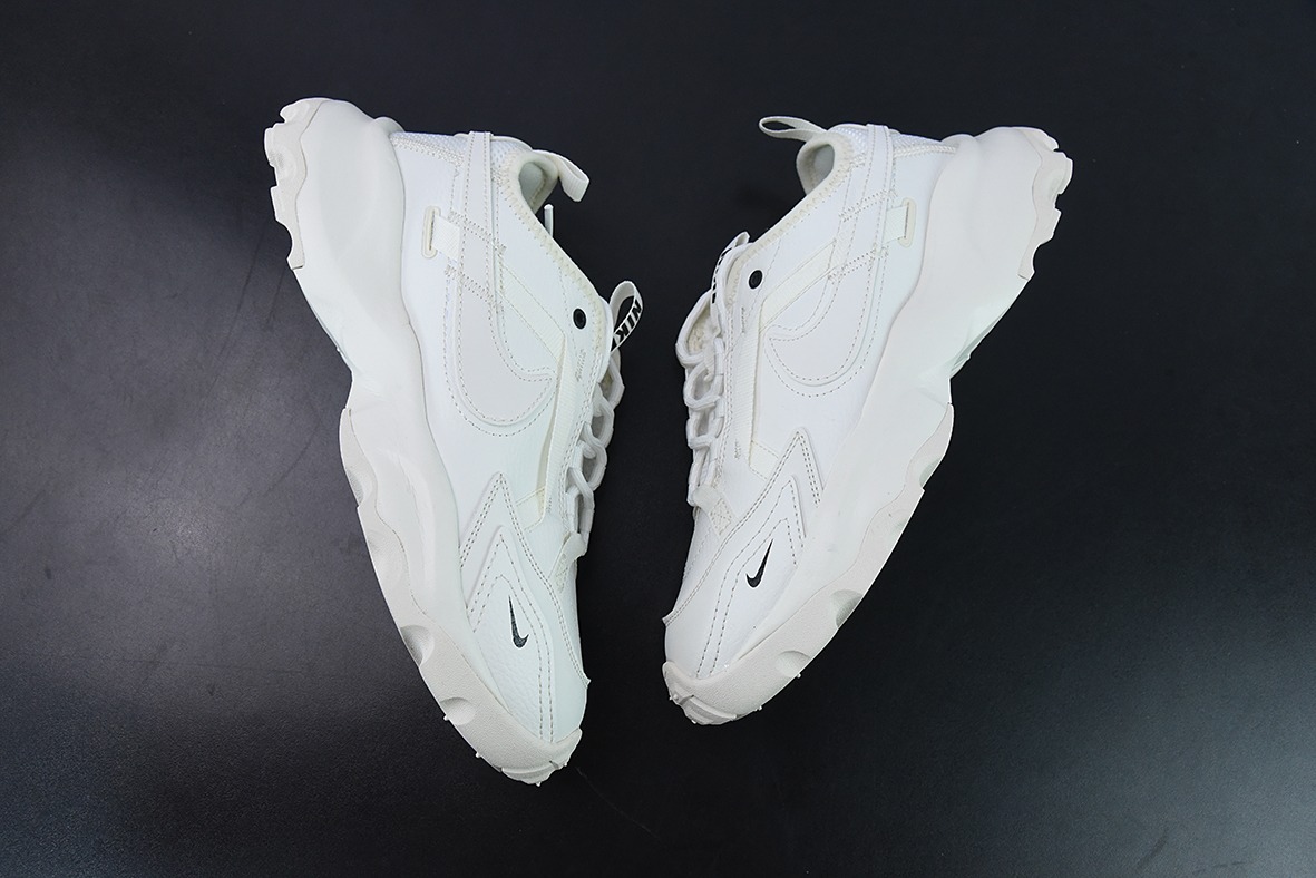 Nike TC 7900"White/Black"复古老爹百搭休闲慢跑鞋米白 奶油 DR7851-100