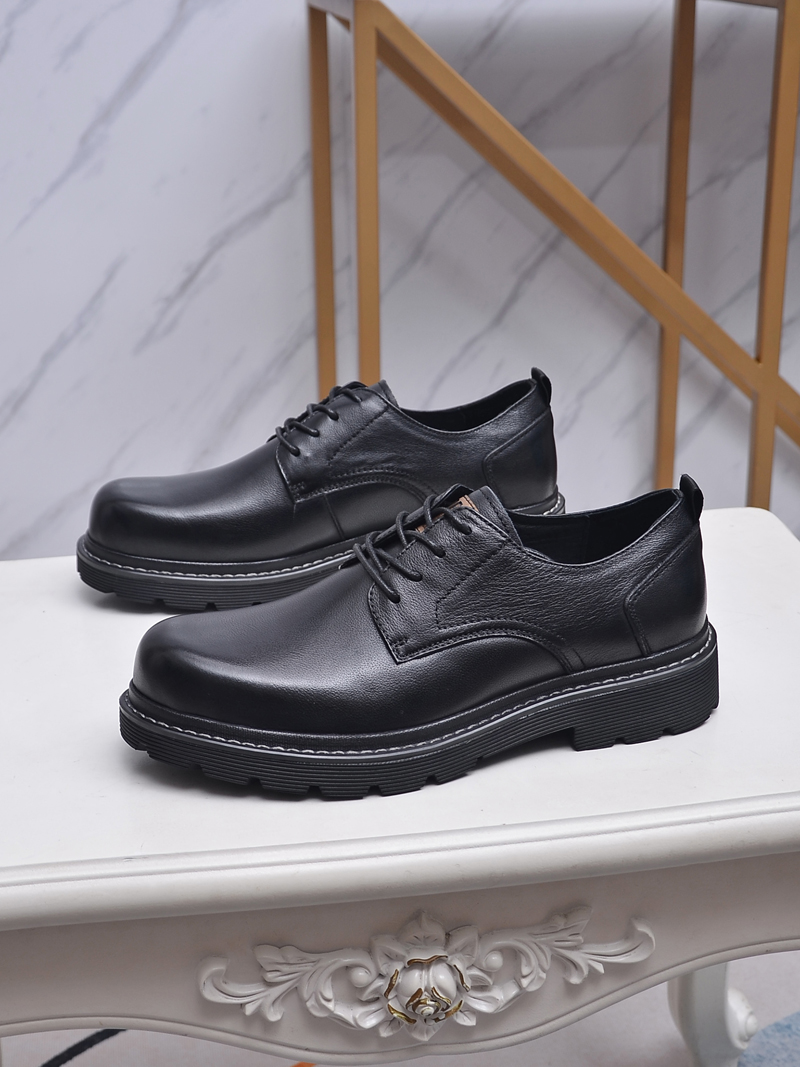 I5 , Prada 普拉达 手工休闲鞋上市、经典系列风格，面料头层牛皮，软底橡胶底，真皮内里及垫脚，质量好上脚舒适款