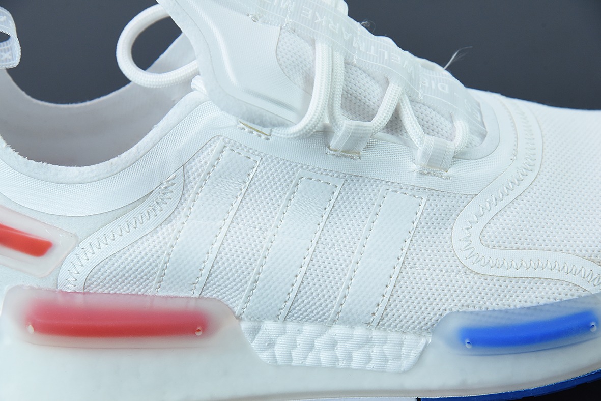 阿迪达斯Adidas NMD_V3 Boost"OG White"飞织系列低帮爆米花缓震百搭休闲运动跑步鞋“针织白宝蓝红”GX3379