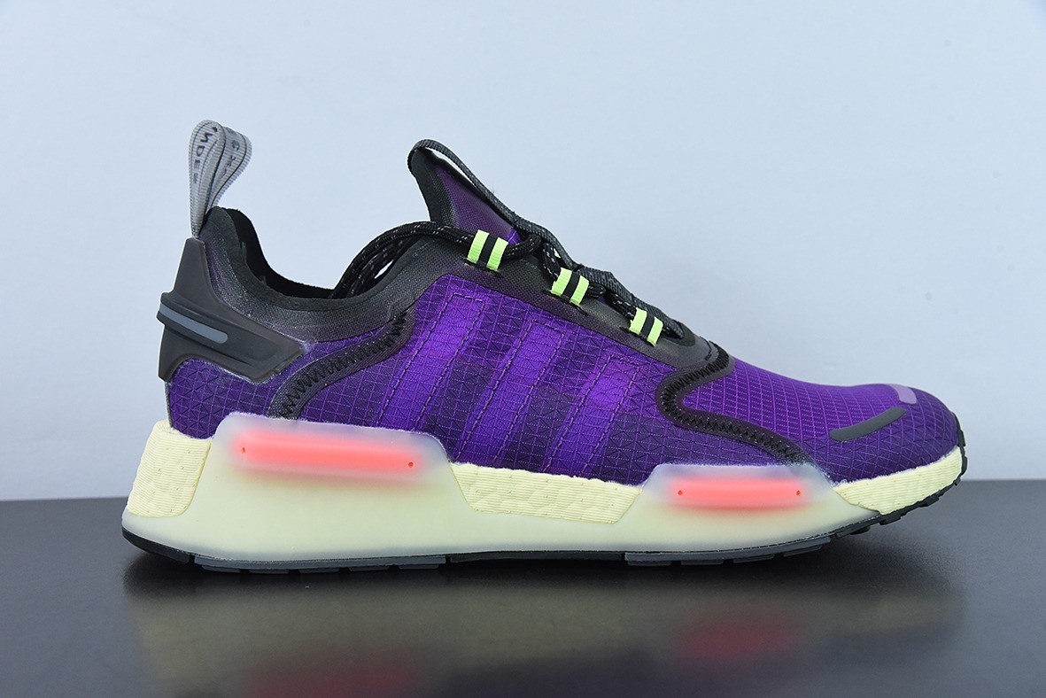 阿迪达斯Adidas NMD_V3 Boost"OG White"飞织系列低帮爆米花缓震百搭休闲运动跑步鞋“紫粉”GW3062
