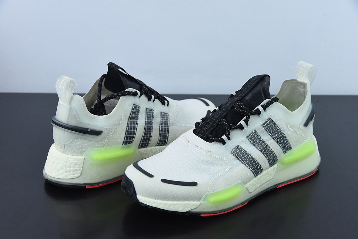 阿迪达斯Adidas NMD_V3 Boost"OG White"飞织系列低帮爆米花缓震百搭休闲运动跑步鞋“白黑绿”GW3063