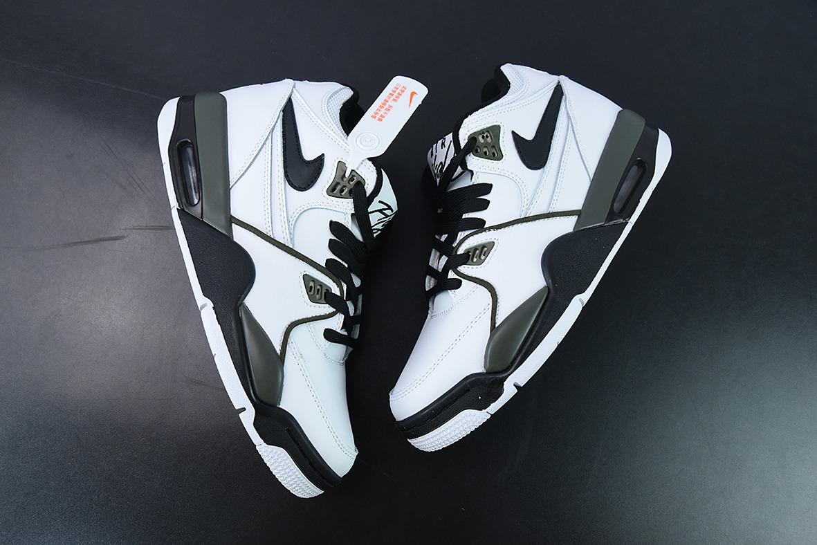 Air Flight Legacy 白黑 将经典Air Jordan 3和Air Jordan 4元素融为一体。货号:CJ5390-101