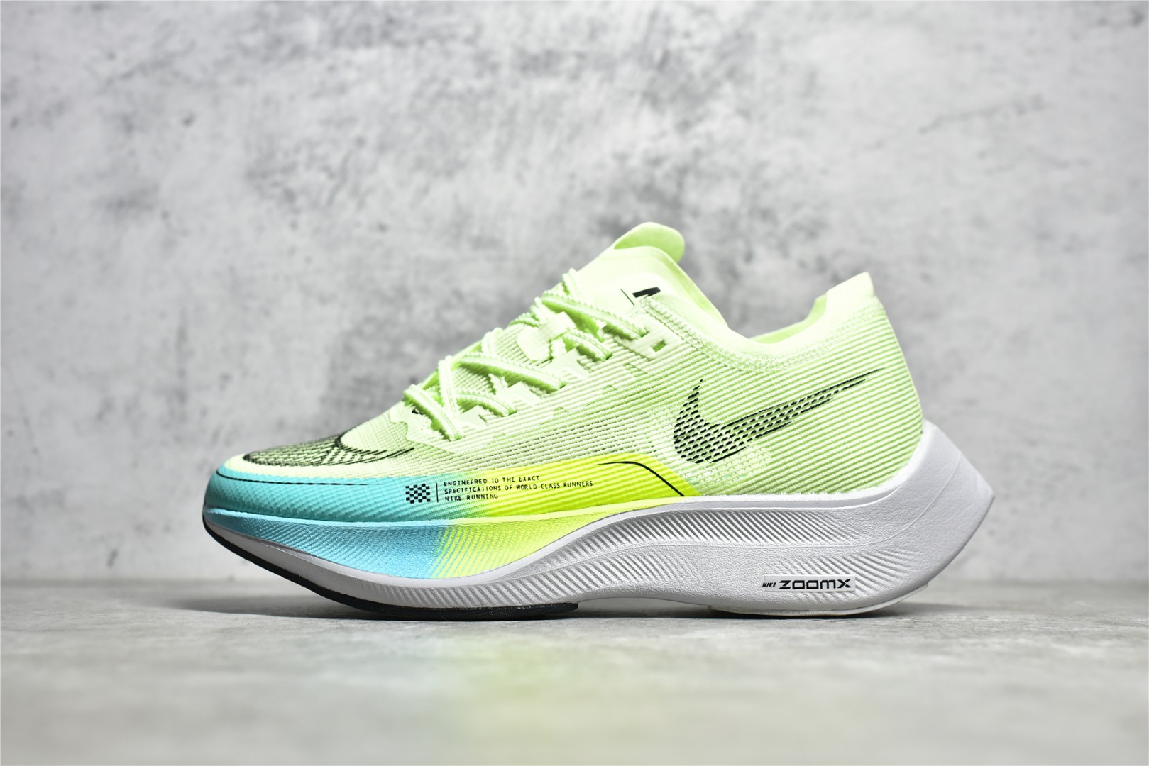 #公司级别 NK Zoom X Vaporfly Next% 马拉松跑步鞋二代 鞋面使用了全新 Vaporweave 科技，这种类似蝉翼的材质相比 Flyknit 更加轻薄透气，非对称的鞋带系统和泡棉护垫的加入令舒适度更高，采用醒目的绿色作为主色调，鞋头辅以超大的 Swoosh 点缀，再配上流线型外观设计 尺码：36 36.5 37.5 38 38.5 39 40 40.5 41 42 42.5 43 44 44.5 45-选品中心