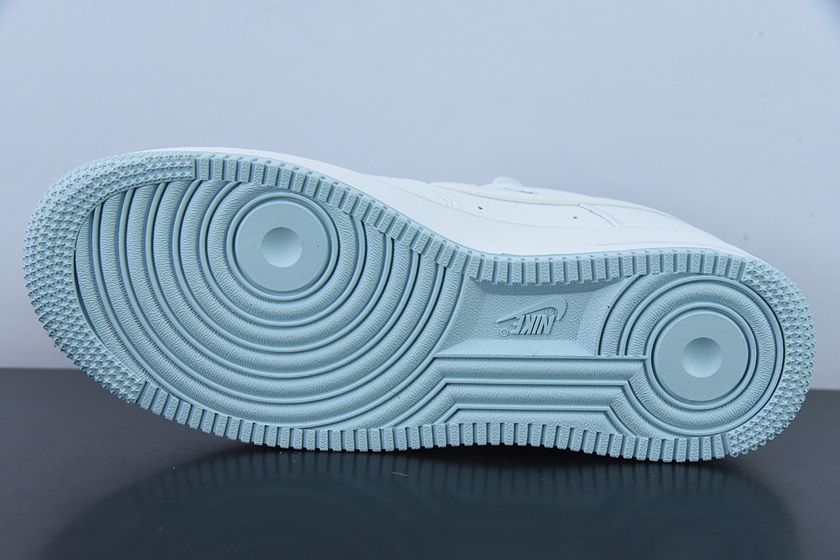 Nk Air Force 1'07 Low 白天蓝配色 空军一号马克线满天星低帮休闲板鞋 货号UO6369-568