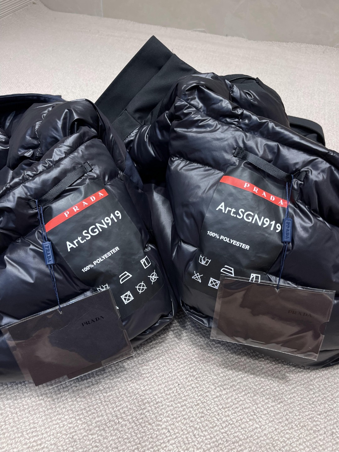 2022秋冬Pr*da Milano 经典的四口袋装饰设计户外系列专属标识羽绒服