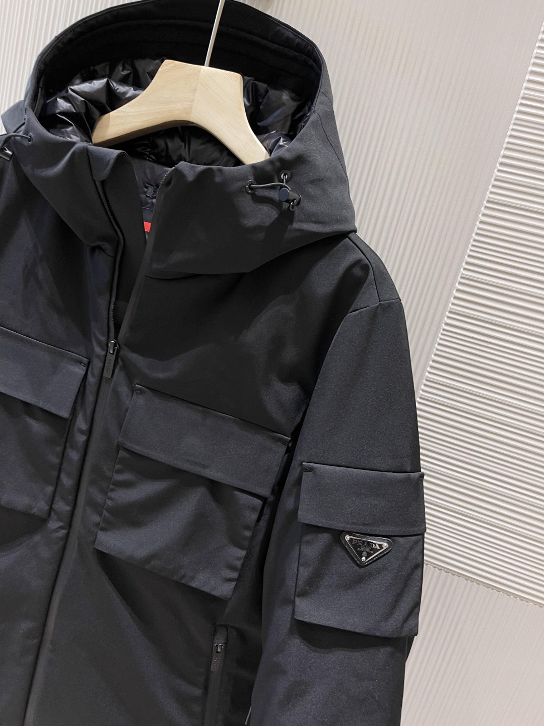 2022秋冬Pr*da Milano 经典的四口袋装饰设计户外系列专属标识羽绒服