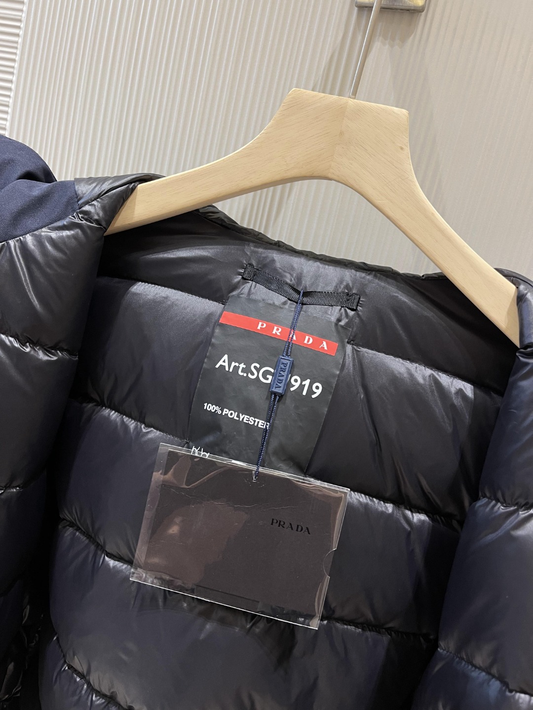 2022秋冬Pr*da Milano 经典的四口袋装饰设计户外系列专属标识羽绒服