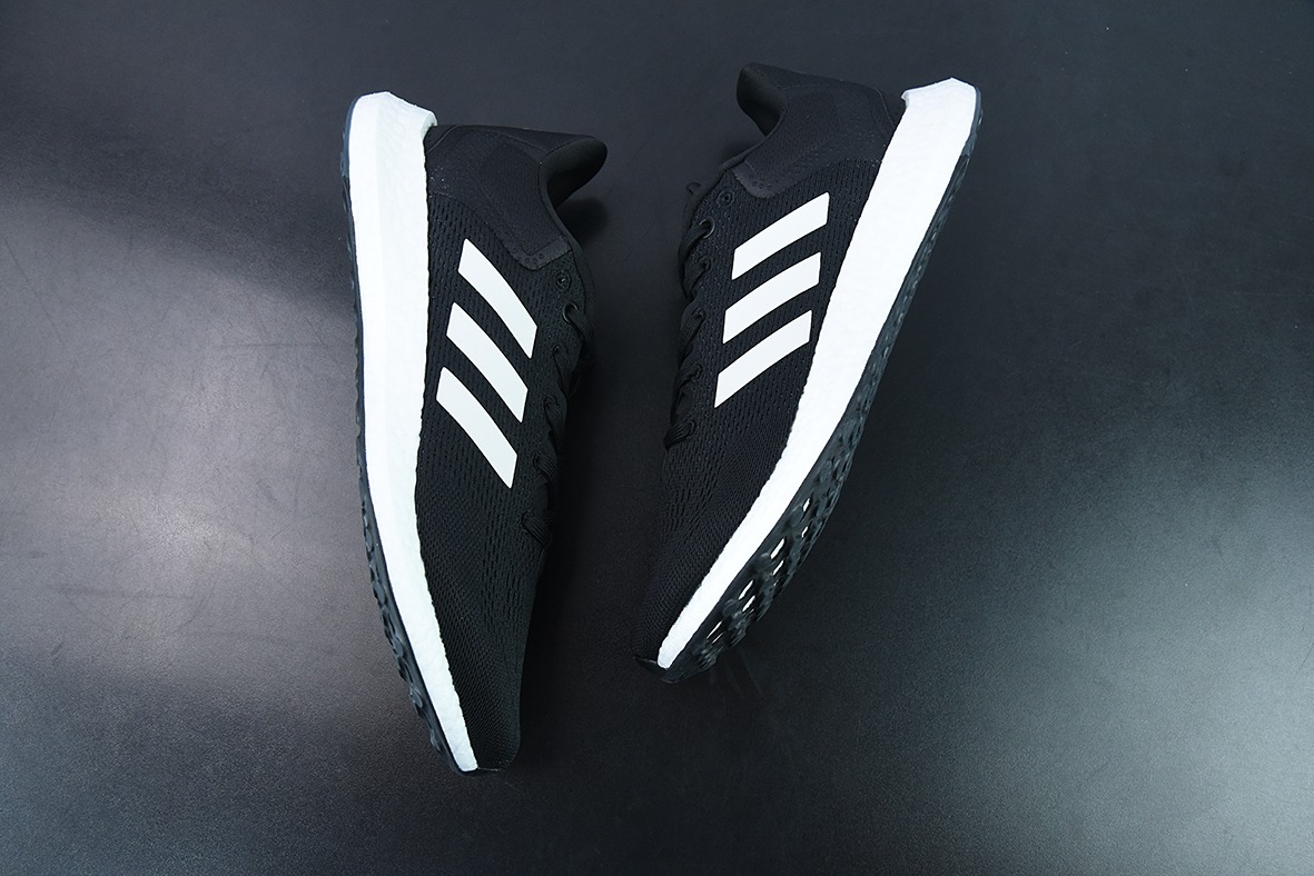 阿迪达斯 Pureboost 21 PB21代 爆米花大底 运动休闲跑步鞋 官方货号:GW4832