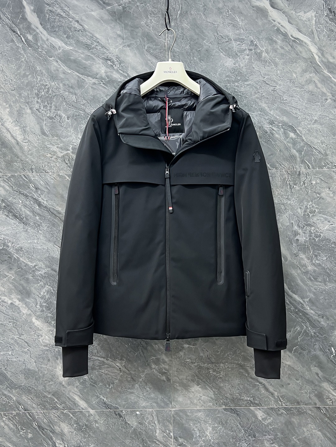 2022秋冬Mon*ler Grenoble系列压胶风雪羽绒服