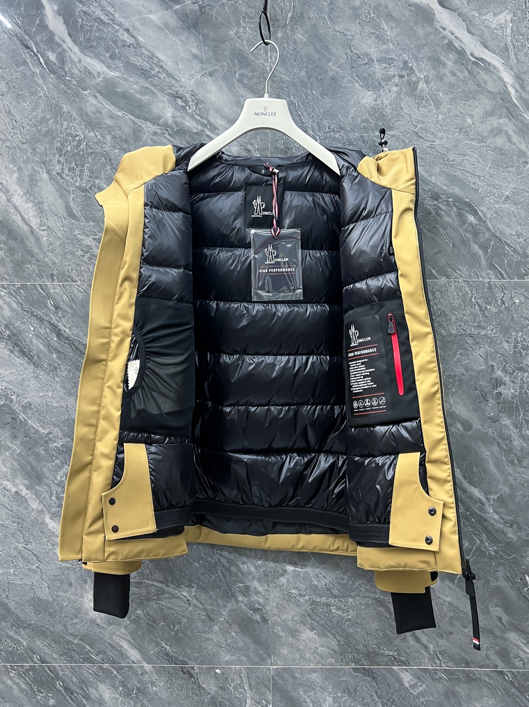 2022秋冬Mon*ler Grenoble系列压胶风雪羽绒服