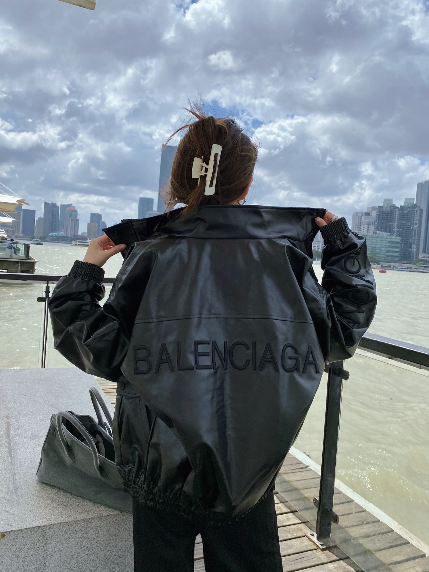 300  Balencianga 巴黎世家 22 秋冬新款 战术工装字母刺绣LOGO 皮衣外套