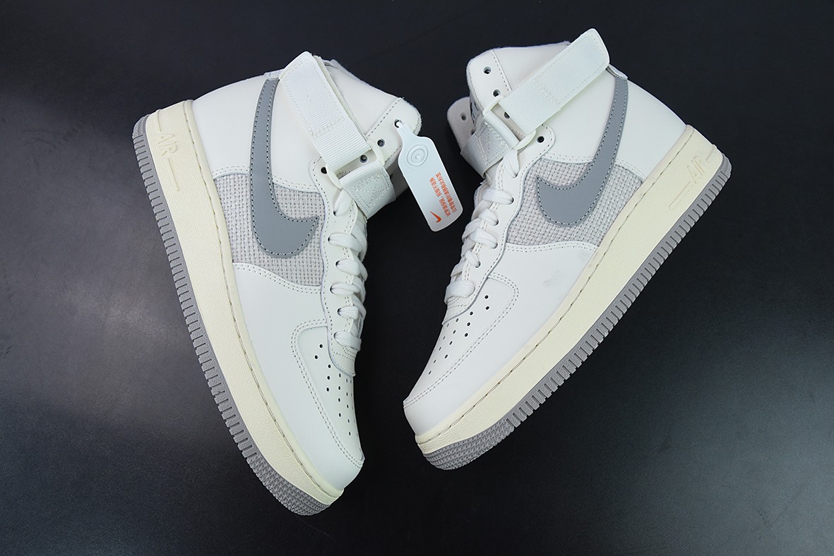 Nike Air Force 1 High 07 "Vintage Sail" 复古乳白高帮男子篮球鞋 货号:DM0209 100