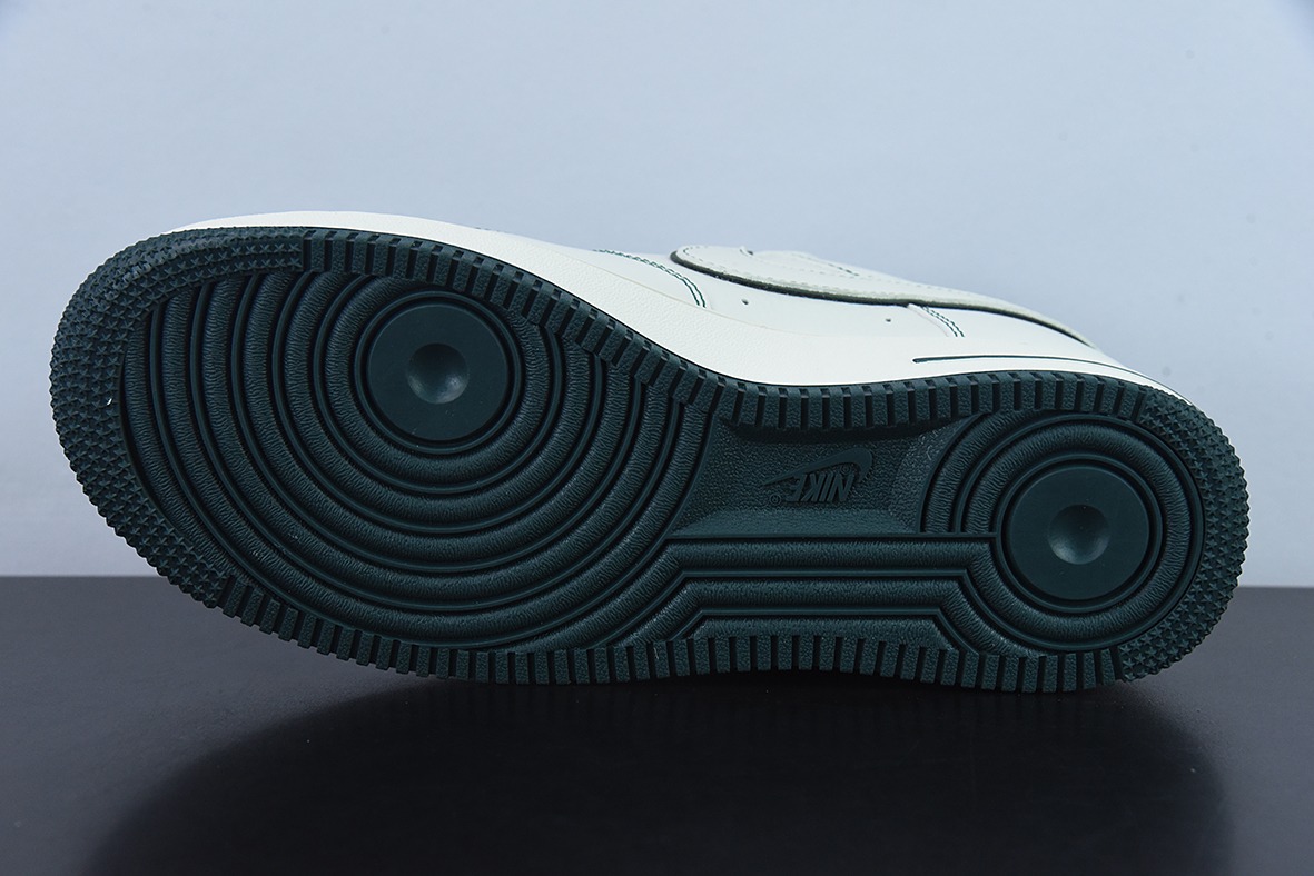 Undefeated x Nike Air Force 1 Low 米绿色 空军一号低帮货号:UN3699-066