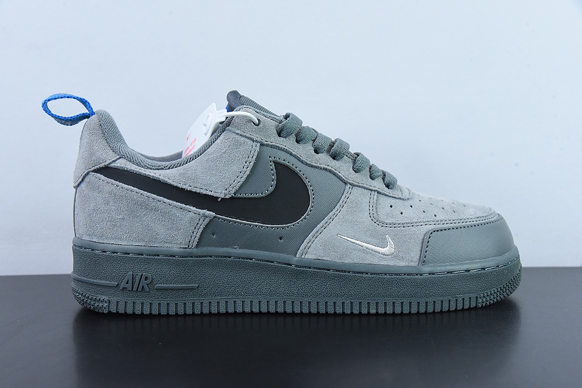 NK Air Force 1 空军一号运动板鞋 翻毛深灰蓝黑小双钩官方货号：DO6709-002