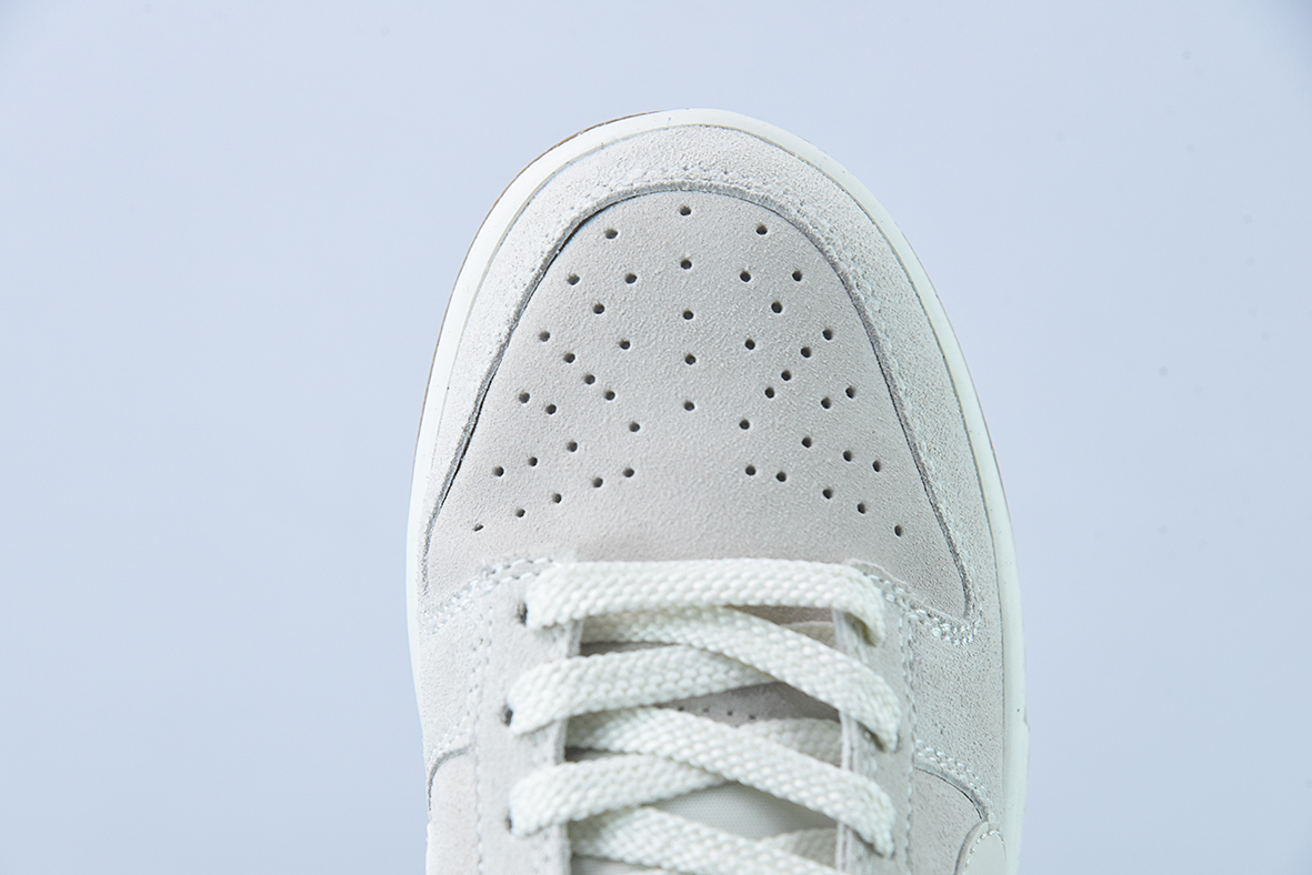 Nike SB Dunk Low 灰白红 双层Swoosh低帮休闲运动鞋  货号： DO9457-100