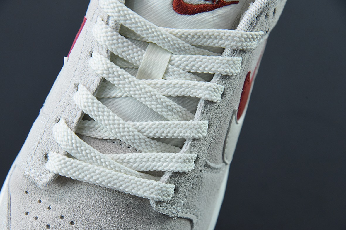 Nike SB Dunk Low 灰白红 双层Swoosh低帮休闲运动鞋  货号： DO9457-100