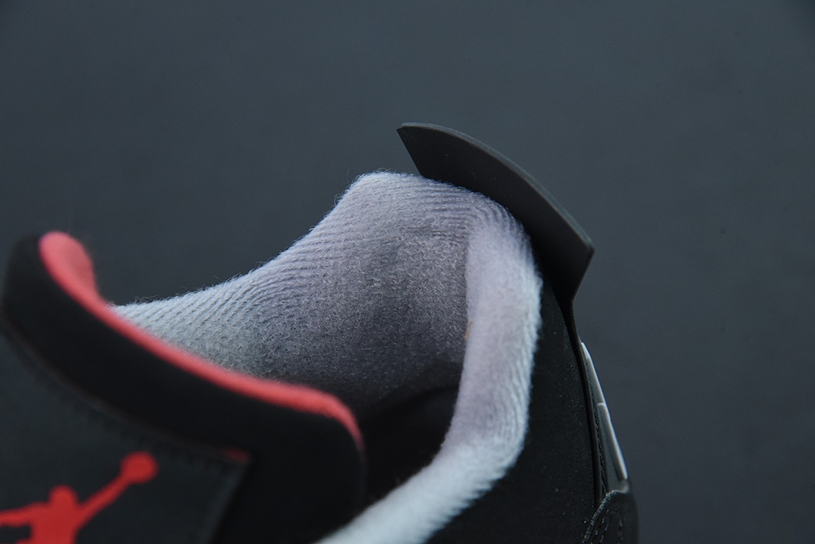 Air Jordan 4 AJ4 乔丹4代篮球鞋/黑红 公牛低帮男子篮球鞋 尺码：308497-060