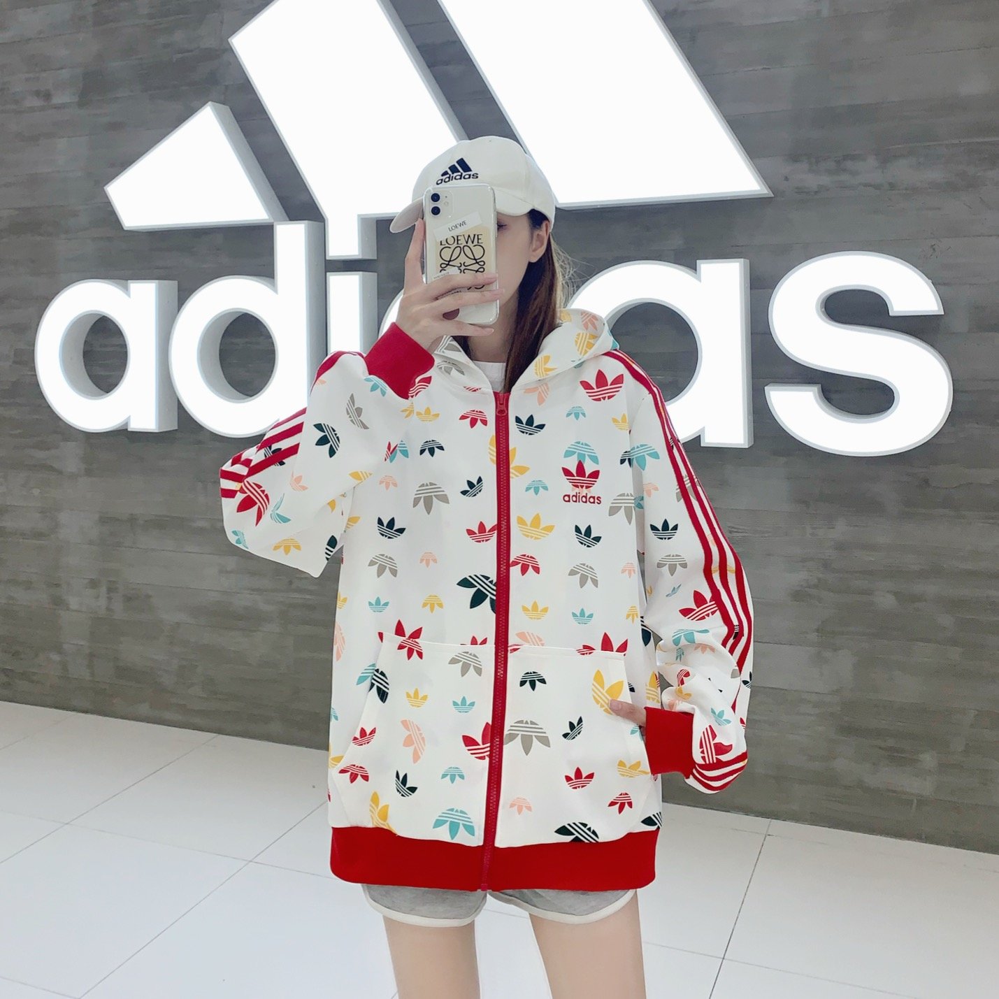 150 Adidas阿迪达斯三叶草彩绘大满印连帽外套