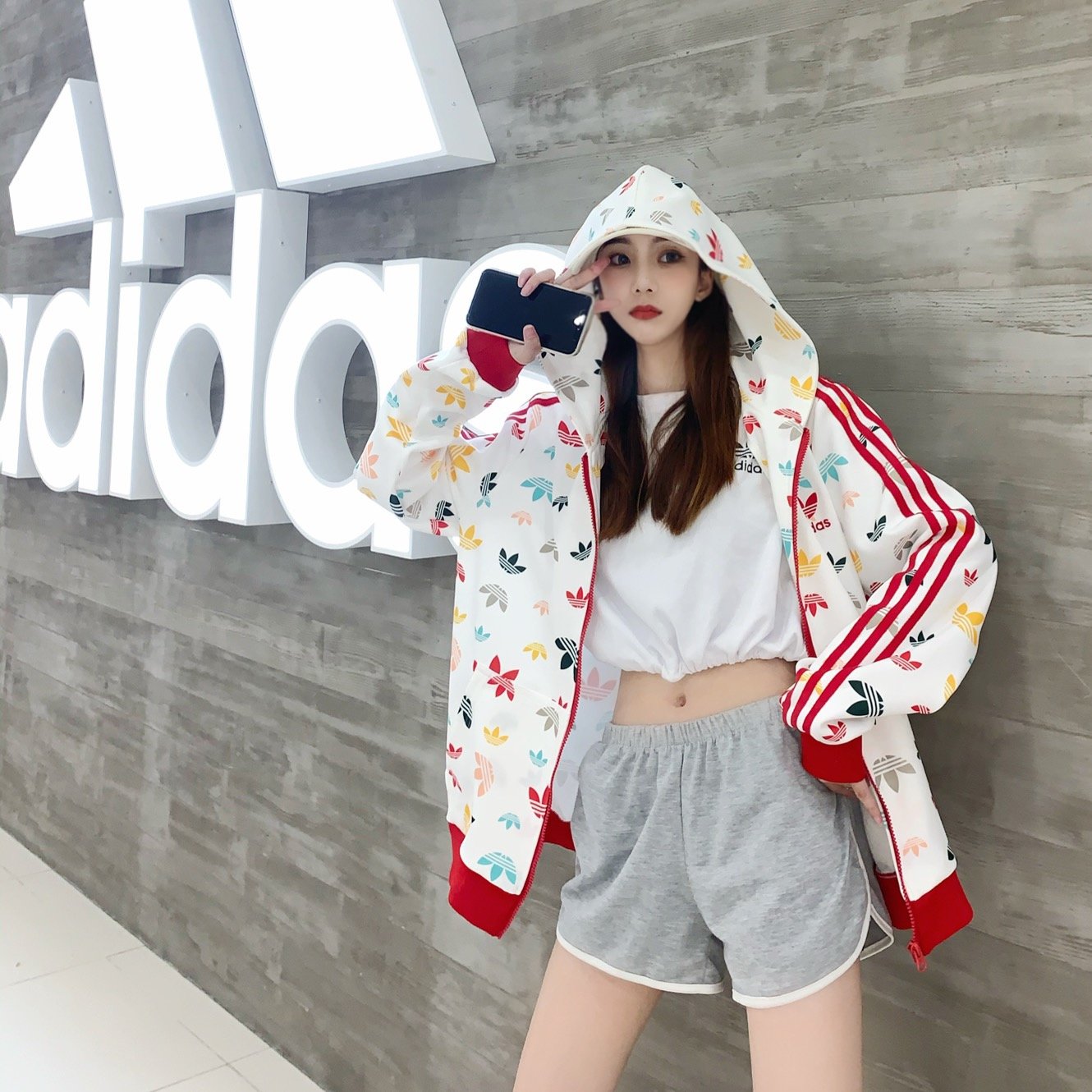 150 Adidas阿迪达斯三叶草彩绘大满印连帽外套