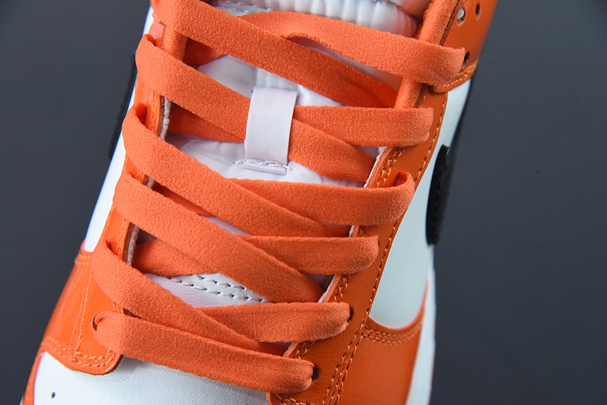 Nike SB Dunk Low  漆皮南瓜 白黑橙男女同款运动鞋板鞋 货号：DJ9955-800