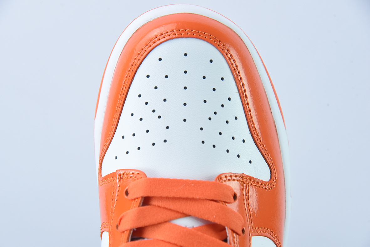 Nike SB Dunk Low  漆皮南瓜 白黑橙男女同款运动鞋板鞋 货号：DJ9955-800