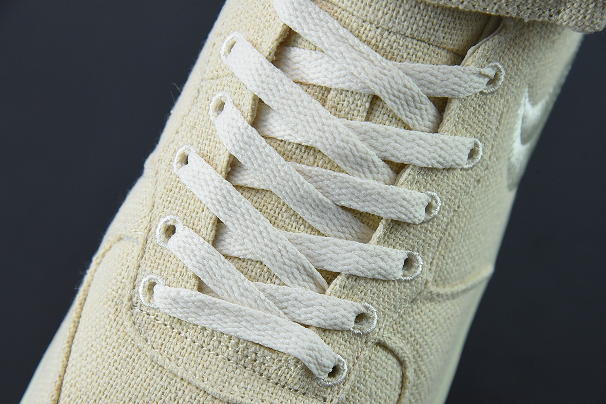Nike Air Force 1 MID STUSSY 斯图西联名男女同款高帮鞋 货号：DJ7841 200