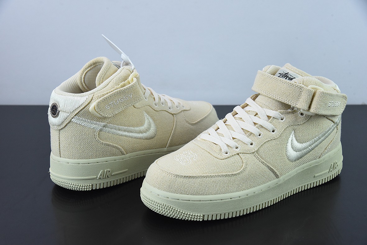 Nike Air Force 1 MID STUSSY 斯图西联名男女同款高帮鞋 货号：DJ7841 200