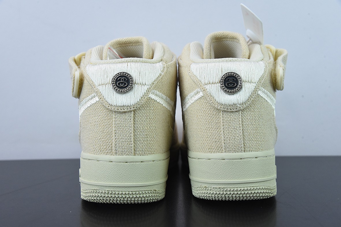 Nike Air Force 1 MID STUSSY 斯图西联名男女同款高帮鞋 货号：DJ7841 200