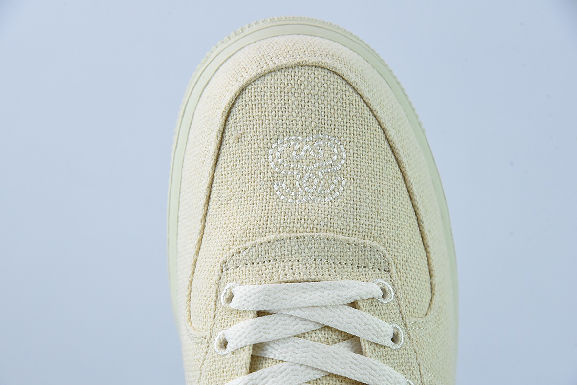Nike Air Force 1 MID STUSSY 斯图西联名男女同款高帮鞋 货号：DJ7841 200