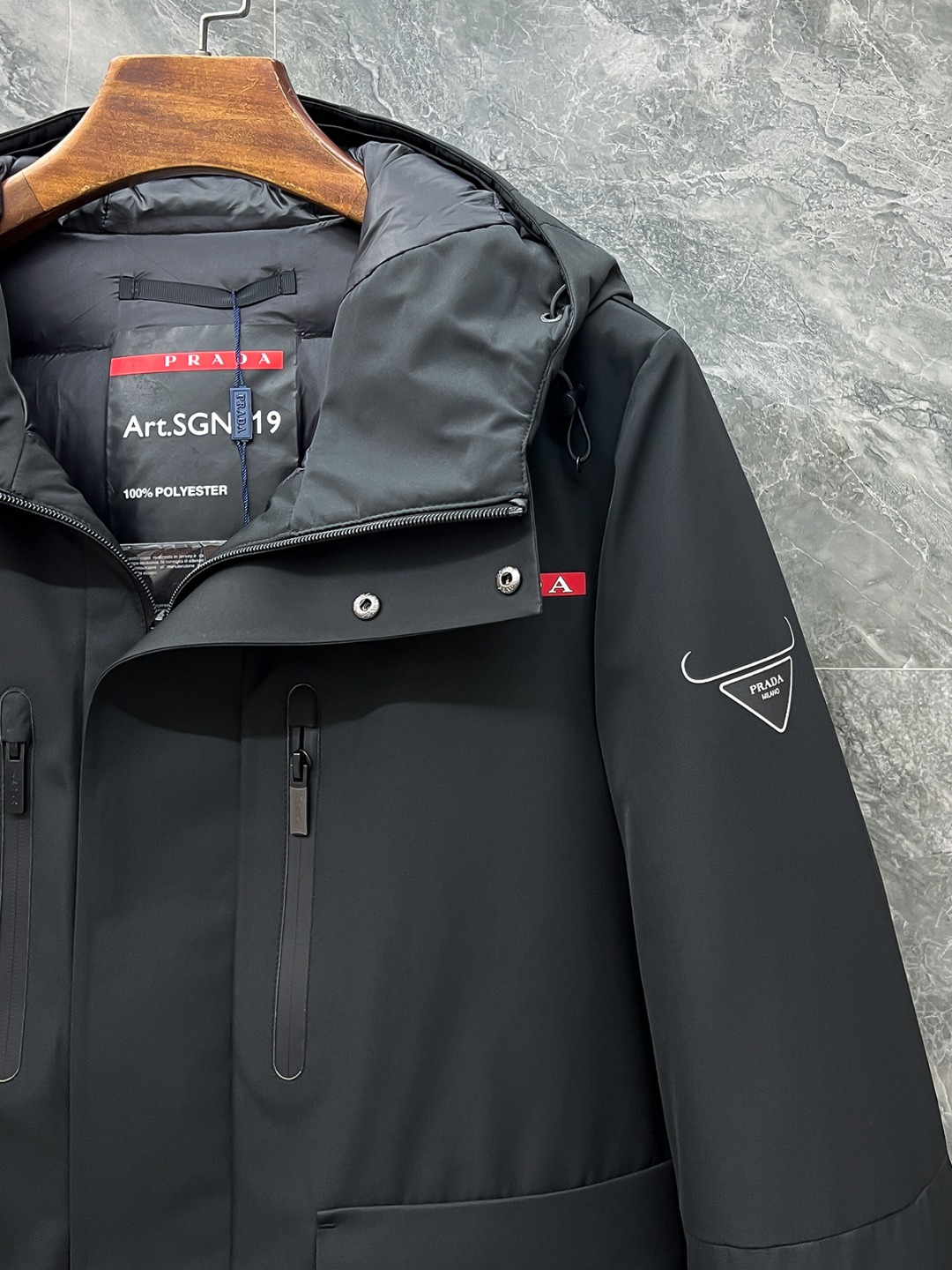 2022秋冬Pr*da Re-Nylon压胶滑雪羽绒服