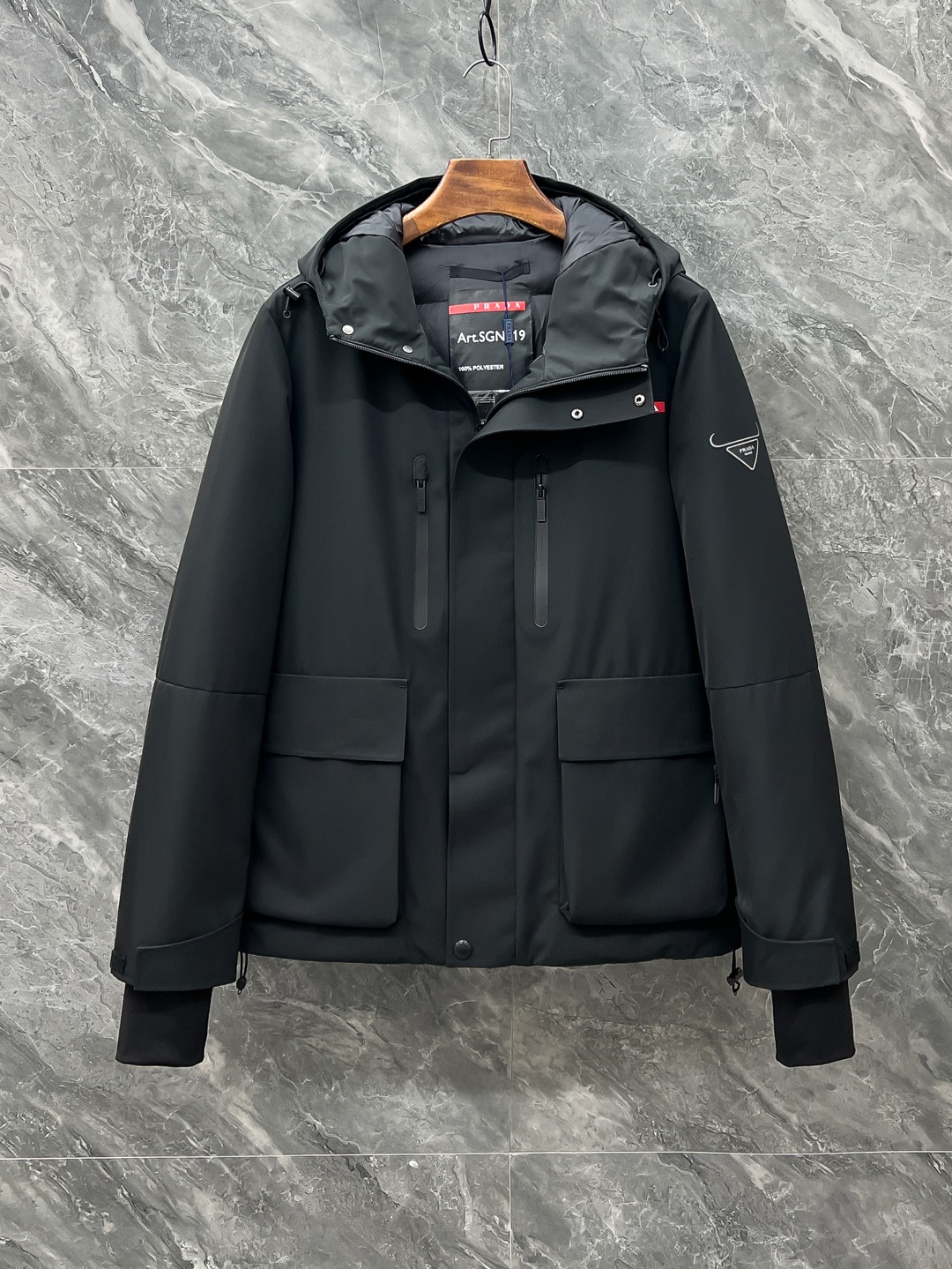 2022秋冬Pr*da Re-Nylon压胶滑雪羽绒服