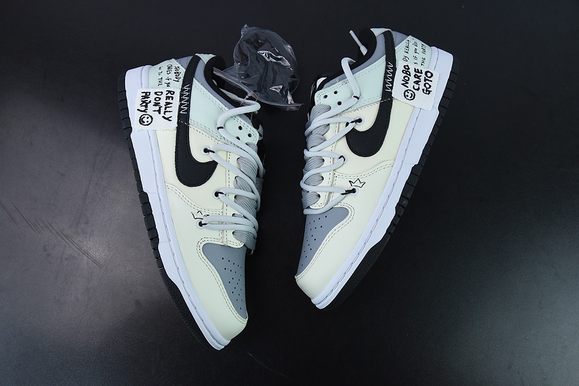 NK Dunk Low Retro 解构定制配色 米黄灰黑笑脸低帮休闲板鞋 货号：DD1391-100