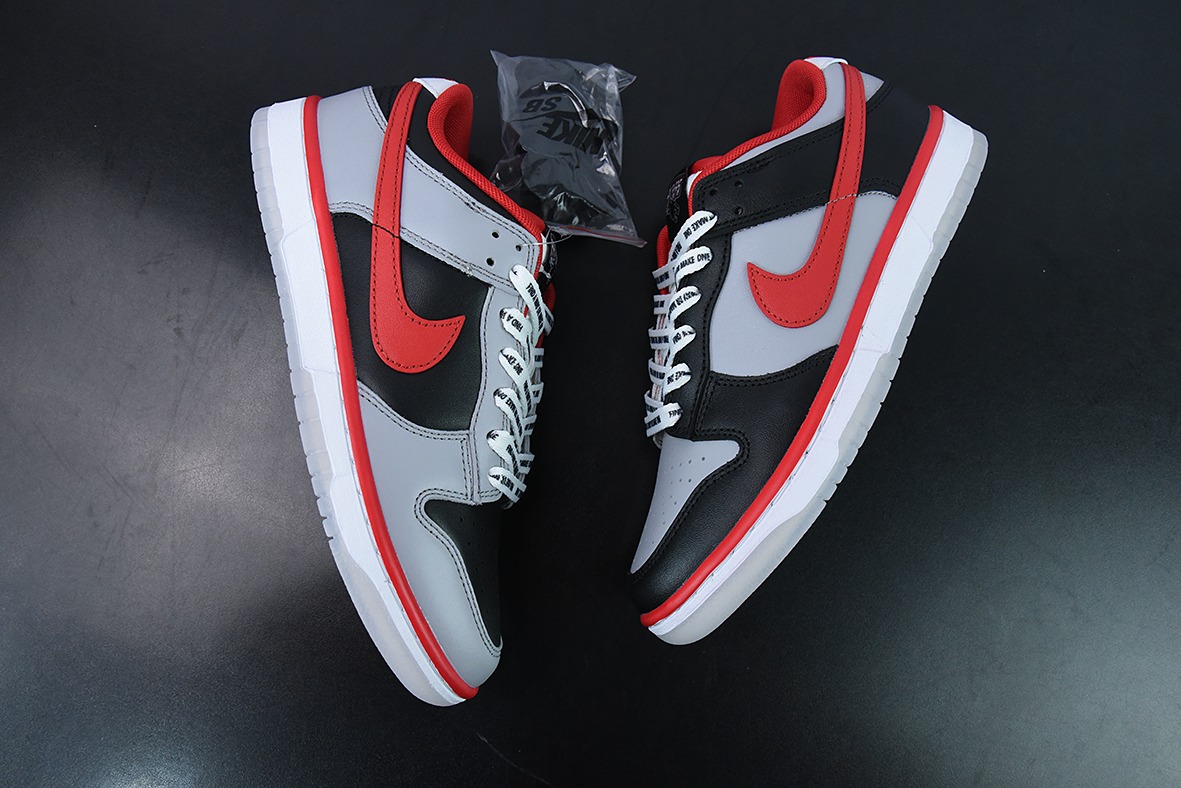 Nike SB Dunk Low “CAU Athletics” 黑灰红 大学联名低帮休闲板鞋 货号:DR6189 001