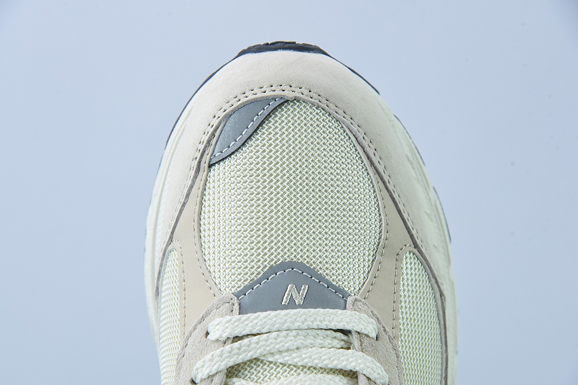 New Balance Refined Future 米灰色 2002系列 复古休闲跑步鞋 纯原版本货号: M2002RCC